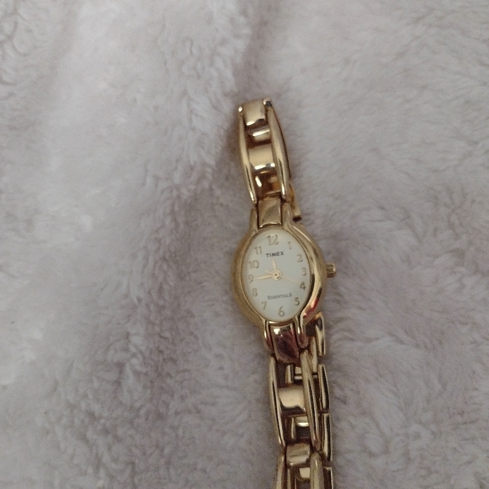 Watch - Picture 2 of 4